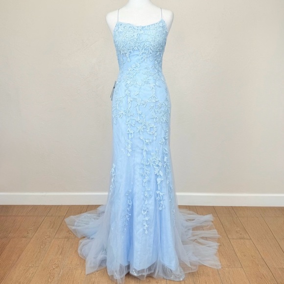 NWT Berlinnova Lace Mermaid Backless Prom Dress Gown in Light Blue XS / S 4 - Picture 1 of 16